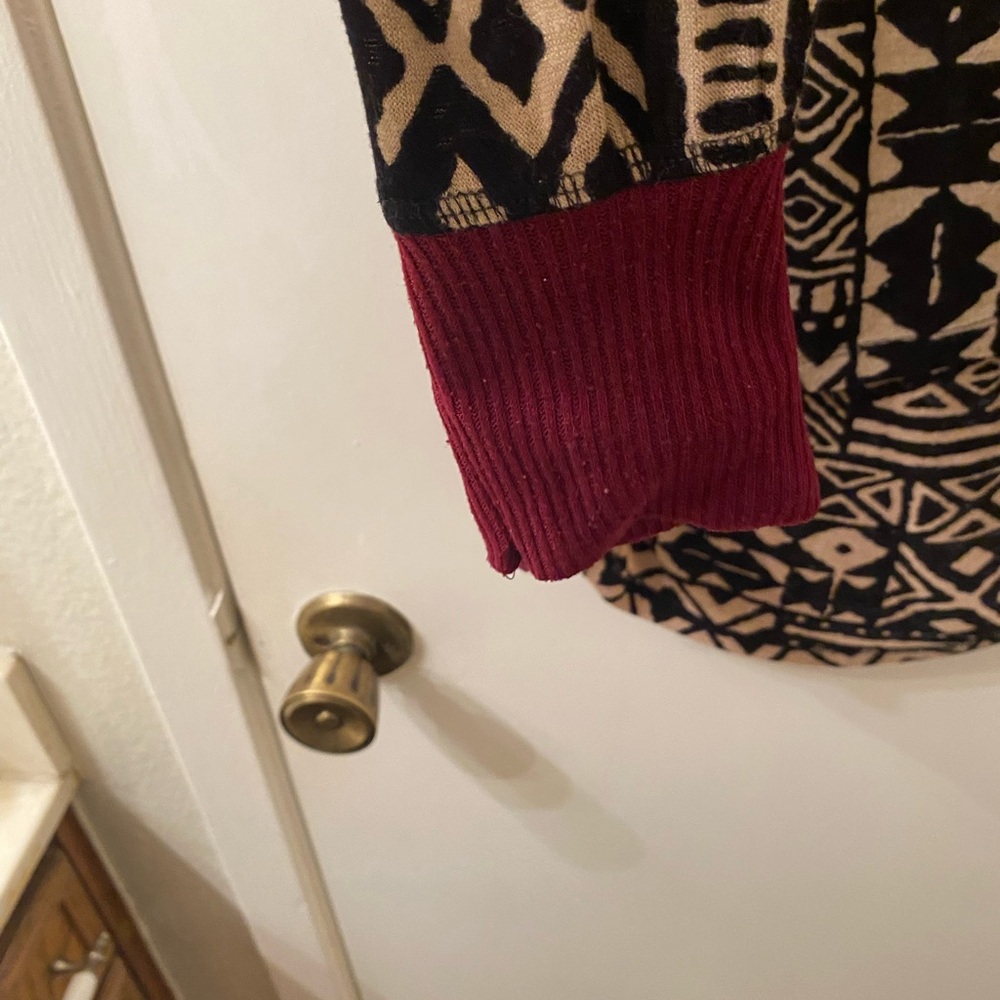 Boho Tribal Print Long Sleeve Top Burgundy Accent - Picture 5 of 9
